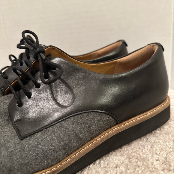 Clarks Black and Gray Leather Loafers, size 10, pre loved - Picture 2 of 5